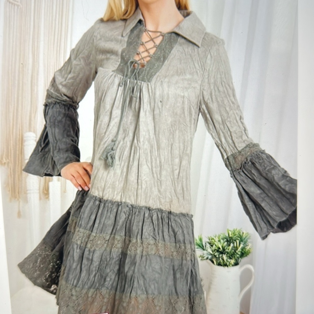 2 remaining!  laced Bell sleeves dress by Ryu 🥰 limited quantity 💘 - Picture 4 of 6